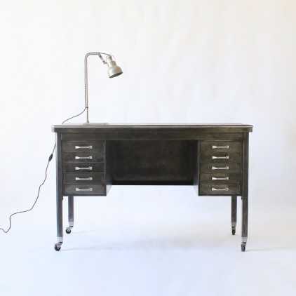 "Strafor" metal desk